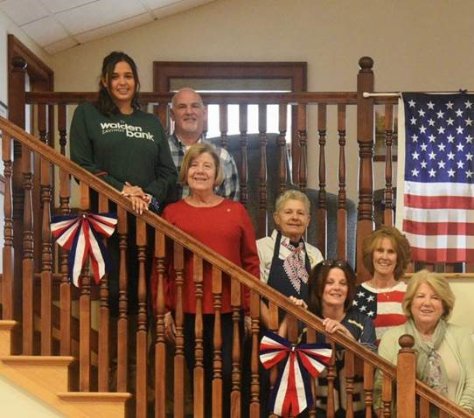 WALDEN SAVINGS BANK EMPLOYEES VOLUNTEER FOR LOCAL LUNCHEON