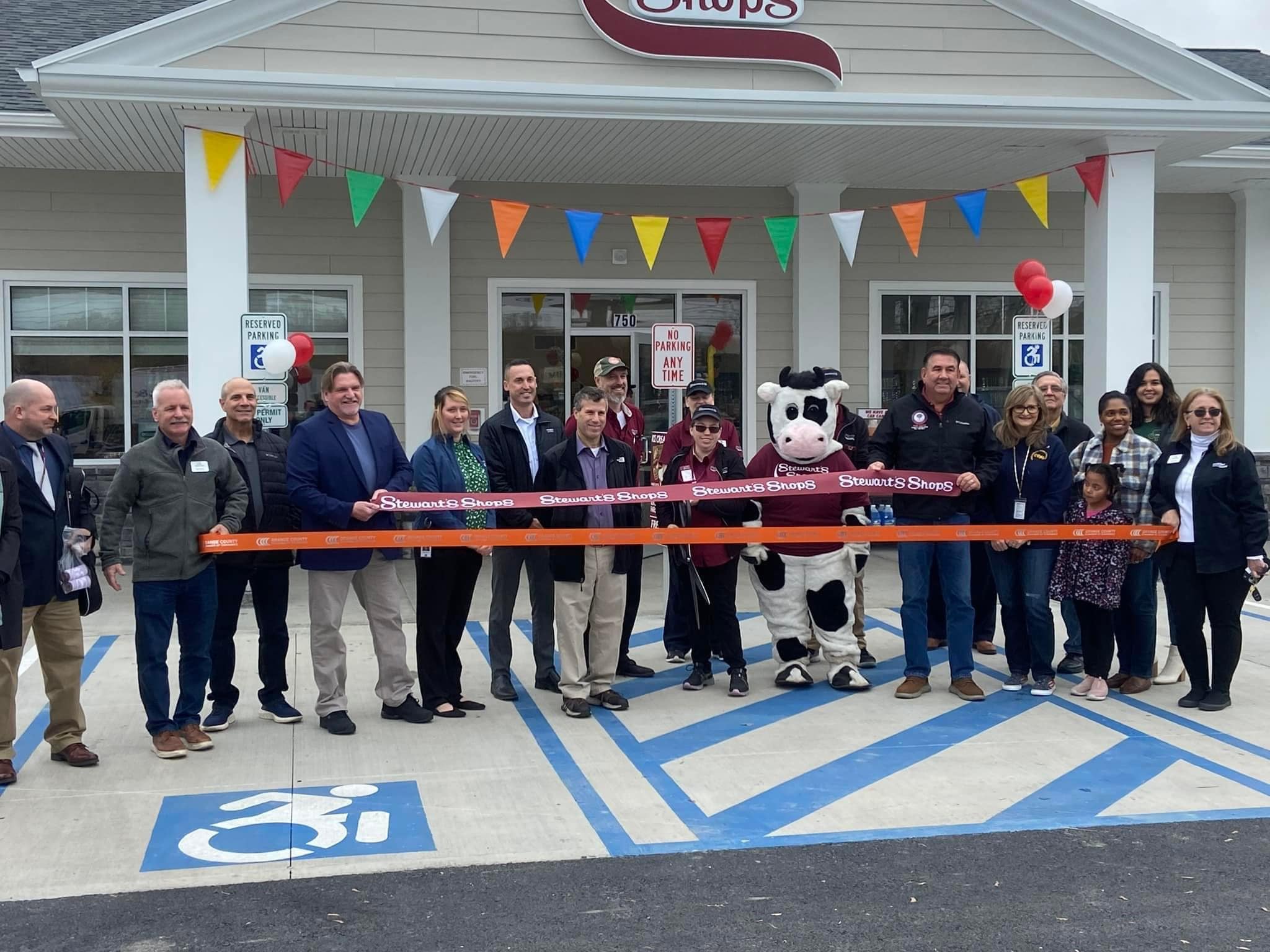 Walden Savings Bank Attends Ribbon Cutting